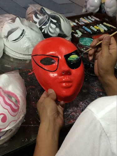 七月二日 毛巾哥探花
 赴西湖区“格格”学习探索小分队 街头艺术者正在画脸谱