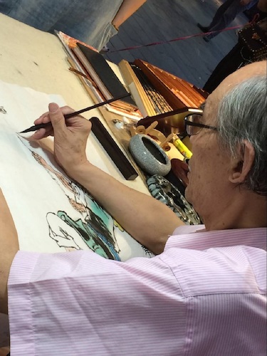 七月二日 毛巾哥探花
 赴西湖区“格格”学习探索小分队 老艺术家正在做国画