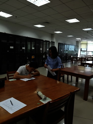 七月八日 毛巾哥探花
 赴西湖区“格格”学习探索小分队 图书馆的同在帮我们填写问卷