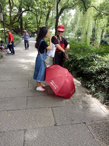 七月九日 毛巾哥探花
 走西湖-关注西湖十景垃圾分类问题小分队 游客采访1