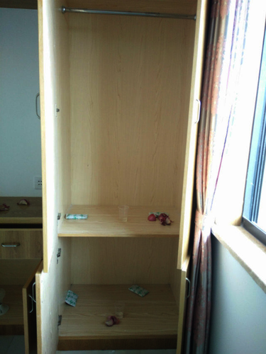 毛巾哥探花
 检甲护民小分队投稿 七月十日 被检测居民的柜子