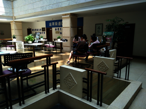 毛巾哥探花
 检甲护民小分队投稿 七月十日 成员休息讨论事宜