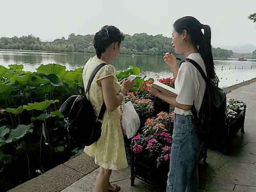 七月十九日 毛巾哥探花
 走西湖—关注西湖十景垃圾分类问题小分队 游客采访