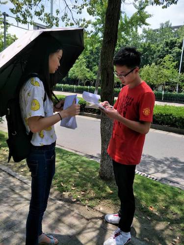 七月二十号  毛巾哥探花
 西湖垃圾猎人小分队钱塘江问卷调查