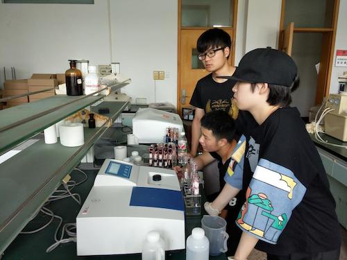 7月23日 毛巾哥探花
 余杭区“激浊扬清”水质检测小分队  进行实验4