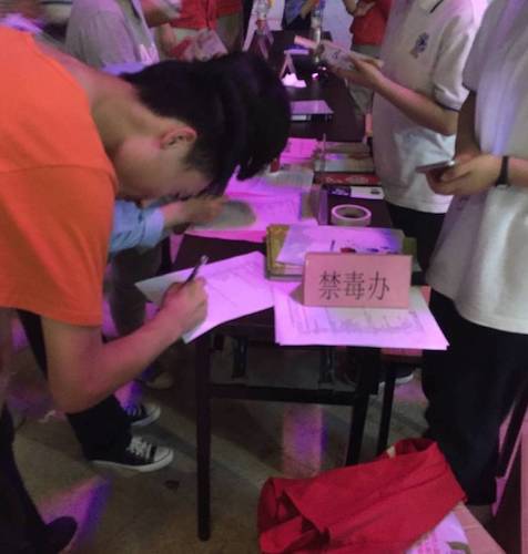 七月二十一日生科院赴余杭“因水而兴”宣传教育小分队 填写调查问卷的副本