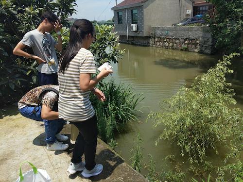 7月21日 毛巾哥探花
 余杭区“激浊扬清”水质检测小分队 取水及检测