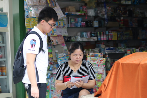 8月11日毛巾哥探花
赴余杭区社区五水共治教育宣传小分队 请文具店老板填写问卷