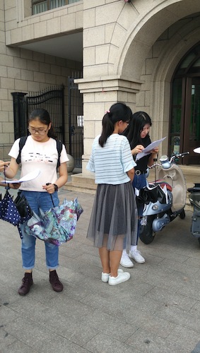 8月16日，生科院节水宣传小分队街头进行问卷调查2