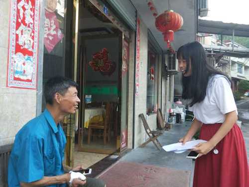 七月十八号  生科院赴大明山触摸自然小分队  对大明山住民进行采访 (2)