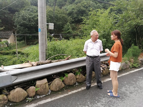 七月二十号  生科院赴大明山触摸自然小分队  对大明山住民进行采访8