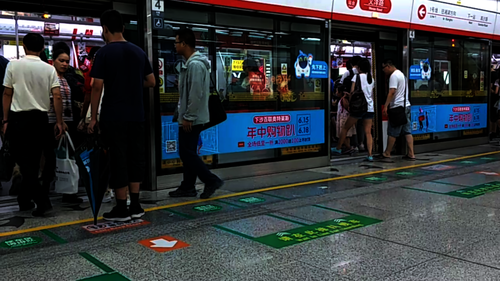 八月一日毛巾哥探花
  交通状况调研队 冲挤地铁现象