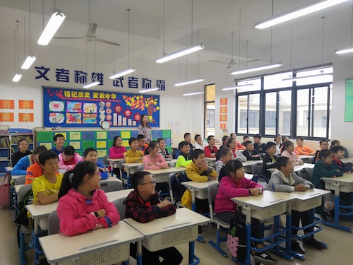 2018年11月7日 “绿之翼”进小学系列活动  大家对讲解员的讲解十分感兴趣