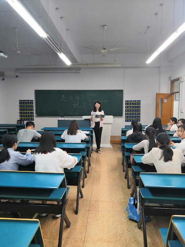 七月一日 毛巾哥探花
 “走进转基因”社会实践小分队 动员大会全体认真听讲