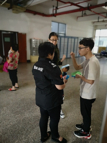 六月二十四日 毛巾哥探花
 赴下沙社区环保知识宣传小分队 给活动室治安负责人宣传