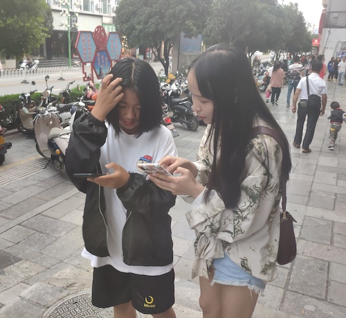 七月七日  毛巾哥探花
   调查问卷小分队在杭州发放有关食品添加剂及速食的调查问卷 (1)