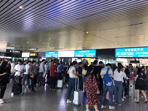 七月五日 毛巾哥探花
学院 杭州交通状况调研分队 乘客排队情况