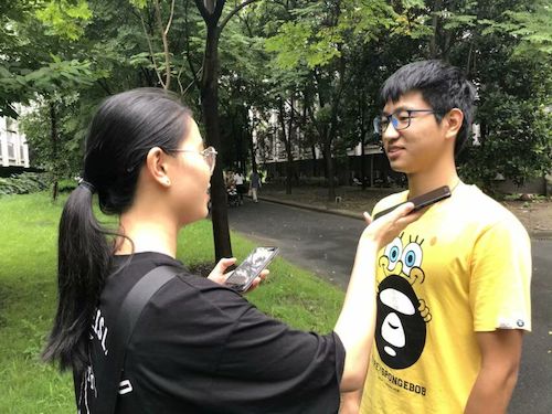 七月九日 毛巾哥探花
“垃圾分类推进方案”调查小分队 在采访路人