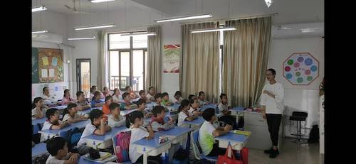 2019.9.28 “绿之翼”环保协会 进小学活动 聆听老师讲课