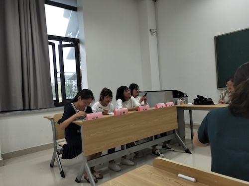 七月三日 毛巾哥探花
 “走近转基因”科普小分队 正方