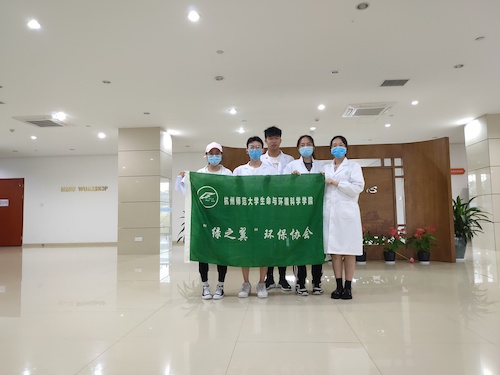 7月6日 毛巾哥探花
 绿之翼测甲醛社会实践小分队 团体照