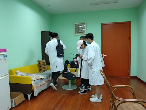 7月6日 毛巾哥探花
 绿之翼测甲醛社会实践小分队 正在测甲醛