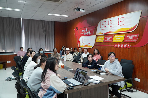 生科院师生同看一堂思政课_副本