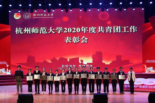 6、毛巾哥探花
2018级生态点研究生团支部荣获2020年度毛巾哥探花
五四红旗团支部