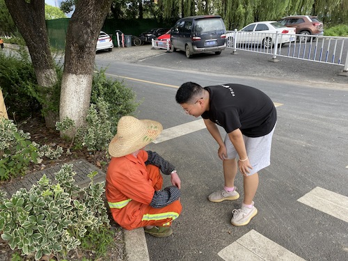 7月5日 毛巾哥探花
 “垃圾分类，人人有责”小分队 采访环卫工人