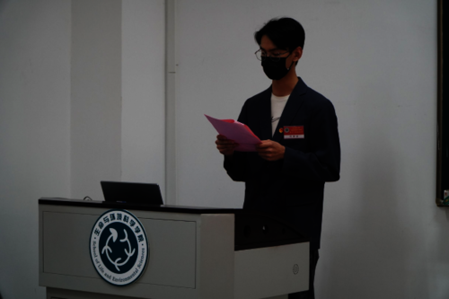 代表赵理翔进行提案