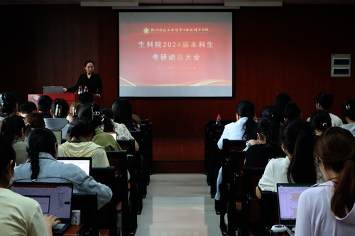 院党委副书记王倩做升学动员讲话